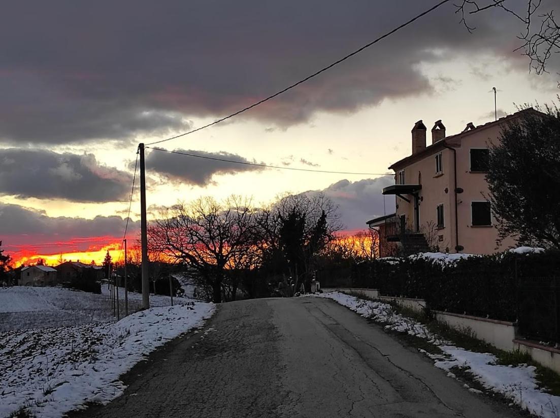 Casa Vacanze Angelica Ostra Vetere Exterior foto