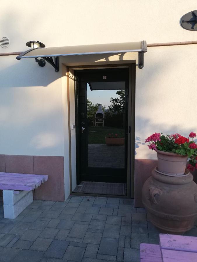 Casa Vacanze Angelica Ostra Vetere Exterior foto